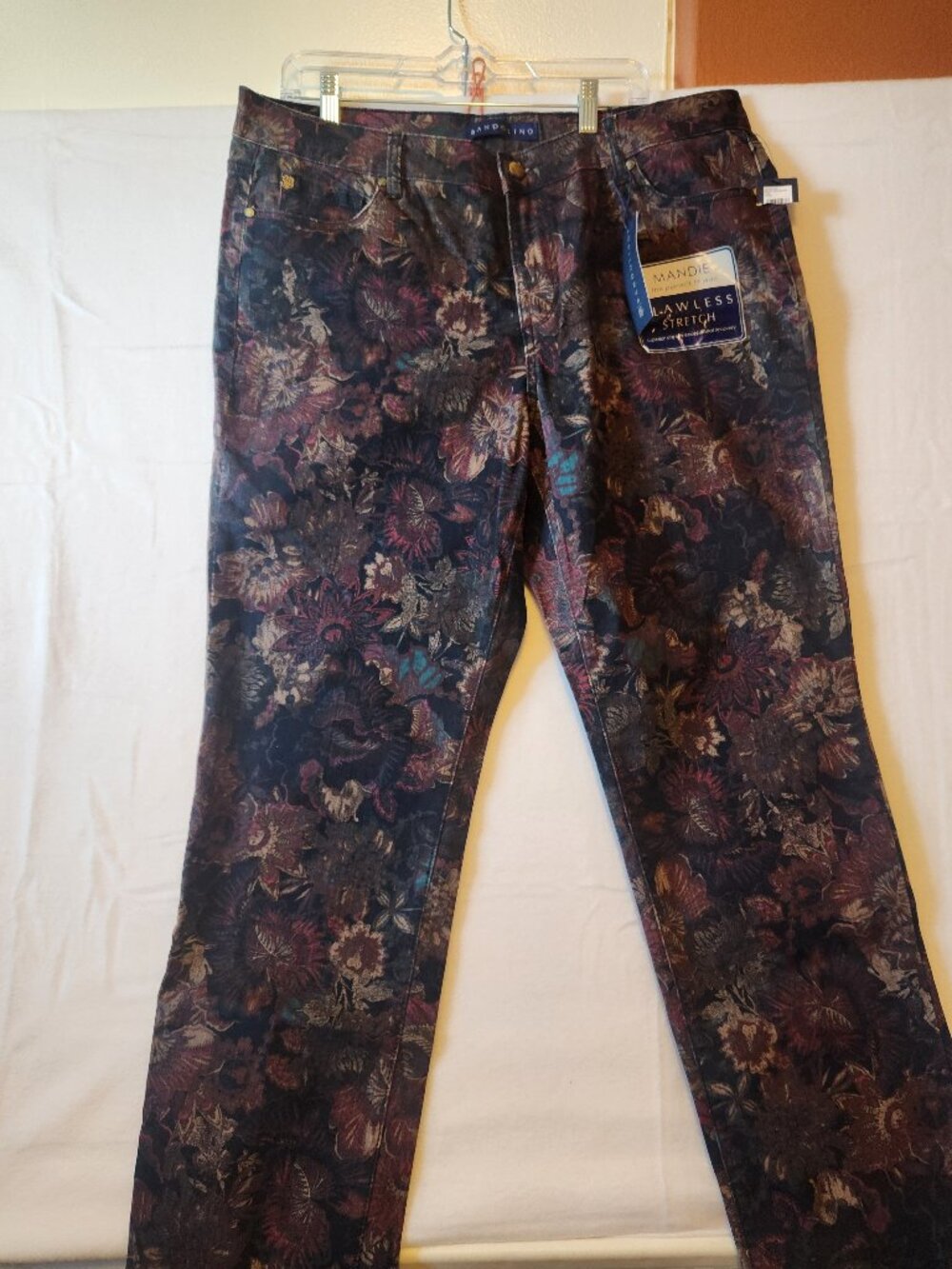 NWT Bandolino Mandie Flawless Stretch Floral Straight Leg Jeans 18W
